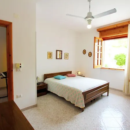 Mirto 150 M Dalla Casa vacanze *