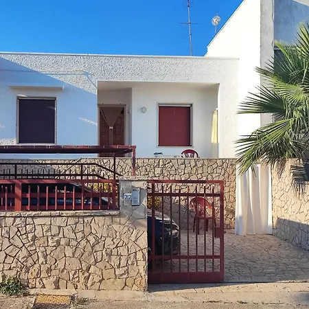 Casa vacanze Mirto 150 M Dalla *